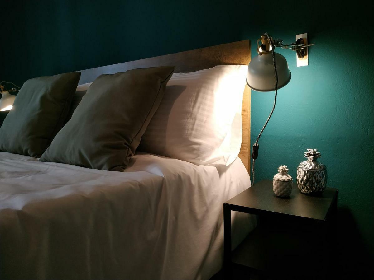 Bright Apartment Steps From The Sea テッサロニキ エクステリア 写真