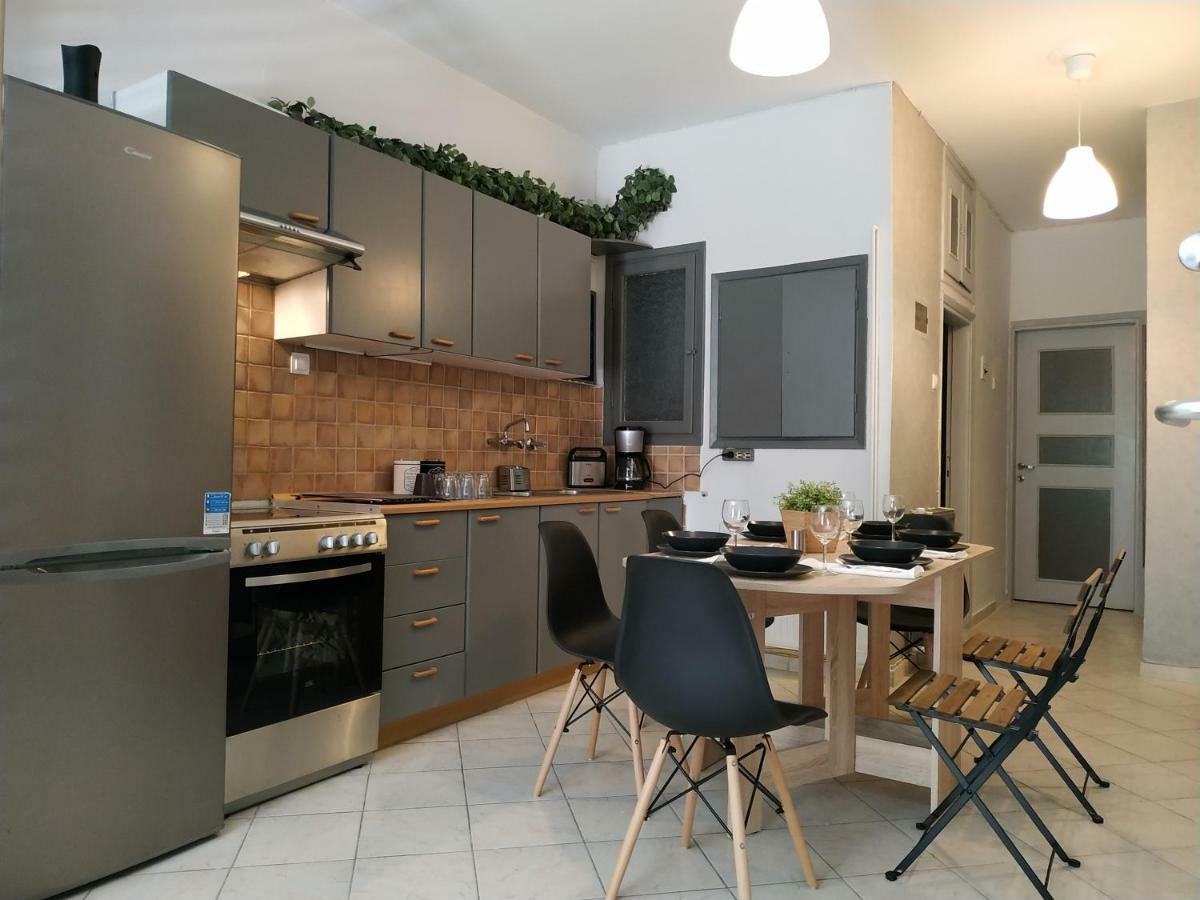 Bright Apartment Steps From The Sea テッサロニキ エクステリア 写真